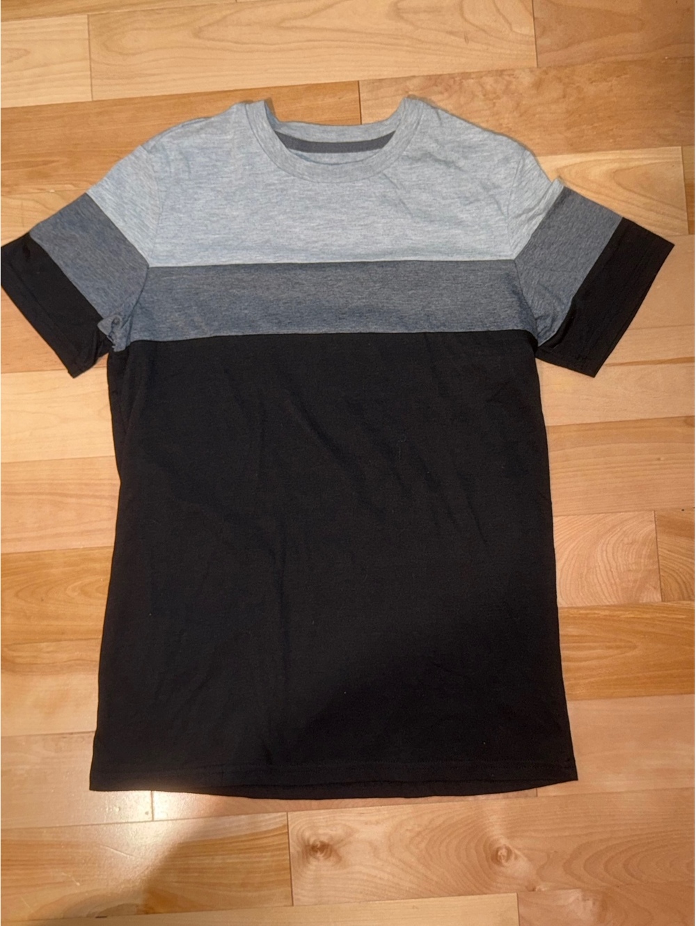 Free Planet Men's XS Color Block Short Sleeve T-Shirt, Black and Gray